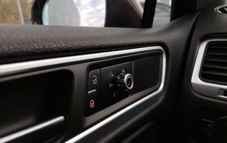 Volkswagen Touareg III, 2011 год, 1 875 000 рублей, 34 фотография