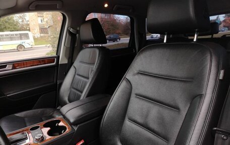 Volkswagen Touareg III, 2011 год, 1 875 000 рублей, 36 фотография