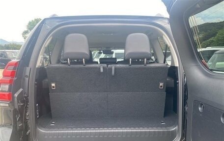 Toyota Land Cruiser Prado 150 рестайлинг 2, 2022 год, 4 400 000 рублей, 9 фотография