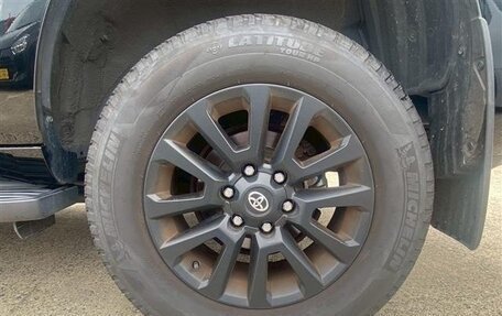 Toyota Land Cruiser Prado 150 рестайлинг 2, 2022 год, 4 400 000 рублей, 8 фотография