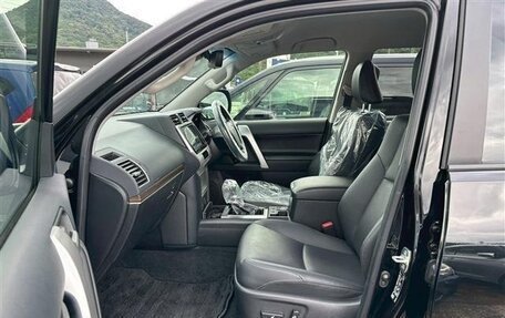 Toyota Land Cruiser Prado 150 рестайлинг 2, 2022 год, 4 400 000 рублей, 13 фотография