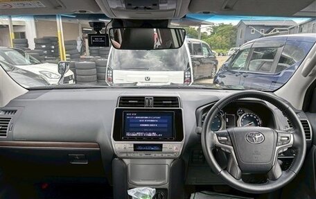 Toyota Land Cruiser Prado 150 рестайлинг 2, 2022 год, 4 400 000 рублей, 10 фотография