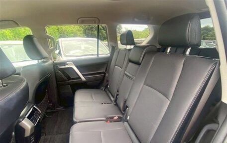 Toyota Land Cruiser Prado 150 рестайлинг 2, 2022 год, 4 400 000 рублей, 14 фотография