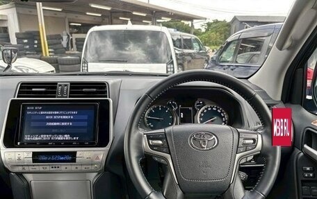 Toyota Land Cruiser Prado 150 рестайлинг 2, 2022 год, 4 400 000 рублей, 11 фотография