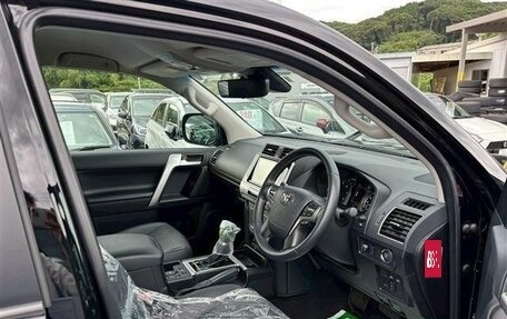 Toyota Land Cruiser Prado 150 рестайлинг 2, 2022 год, 4 400 000 рублей, 12 фотография