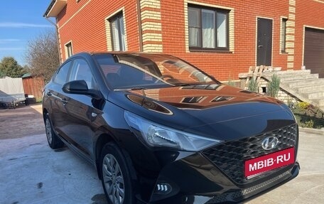 Hyundai Solaris II рестайлинг, 2021 год, 1 730 000 рублей, 1 фотография