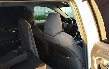 Toyota RAV4, 2021 год, 3 750 000 рублей, 5 фотография