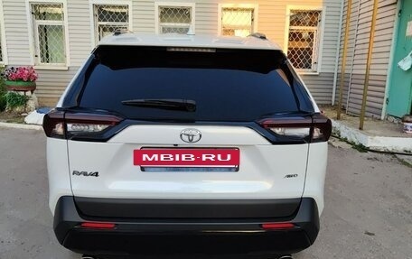 Toyota RAV4, 2021 год, 3 750 000 рублей, 10 фотография
