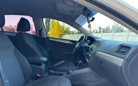Volkswagen Jetta VI, 2013 год, 1 099 999 рублей, 5 фотография