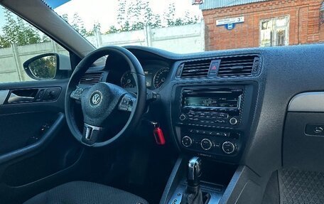 Volkswagen Jetta VI, 2013 год, 1 099 999 рублей, 6 фотография