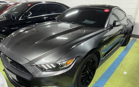 Ford Mustang VI рестайлинг, 2016 год, 3 200 000 рублей, 4 фотография