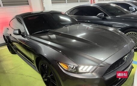 Ford Mustang VI рестайлинг, 2016 год, 3 200 000 рублей, 5 фотография