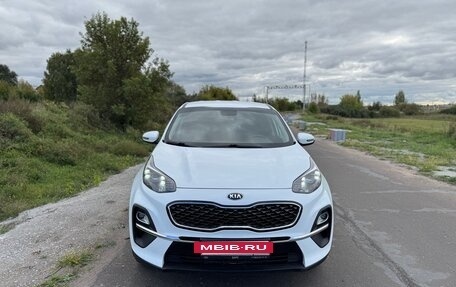 KIA Sportage IV рестайлинг, 2020 год, 2 400 000 рублей, 2 фотография
