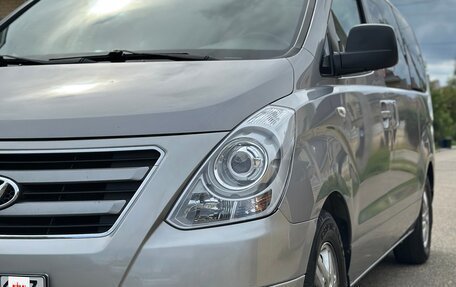 Hyundai H-1 II рестайлинг, 2015 год, 2 400 000 рублей, 9 фотография