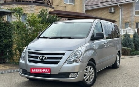 Hyundai H-1 II рестайлинг, 2015 год, 2 400 000 рублей, 12 фотография