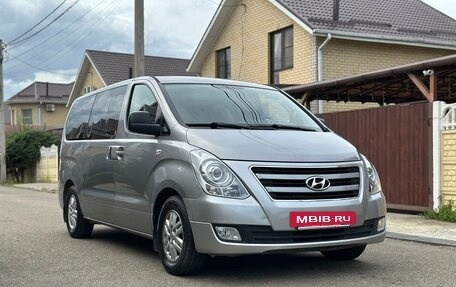 Hyundai H-1 II рестайлинг, 2015 год, 2 400 000 рублей, 3 фотография