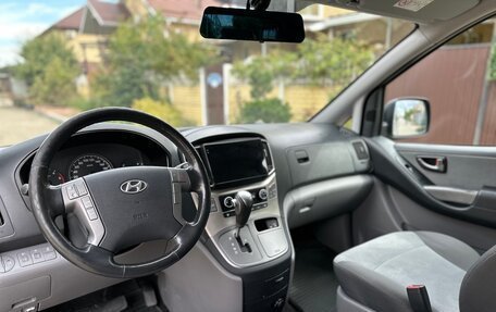 Hyundai H-1 II рестайлинг, 2015 год, 2 400 000 рублей, 17 фотография
