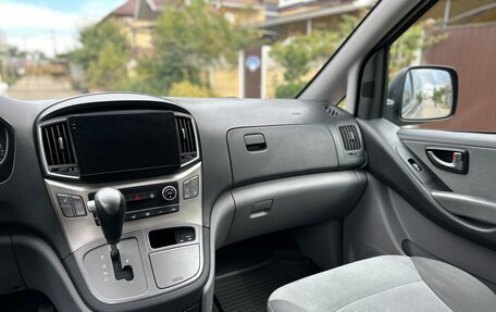 Hyundai H-1 II рестайлинг, 2015 год, 2 400 000 рублей, 24 фотография