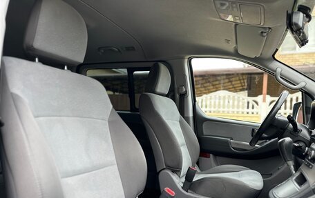 Hyundai H-1 II рестайлинг, 2015 год, 2 400 000 рублей, 29 фотография