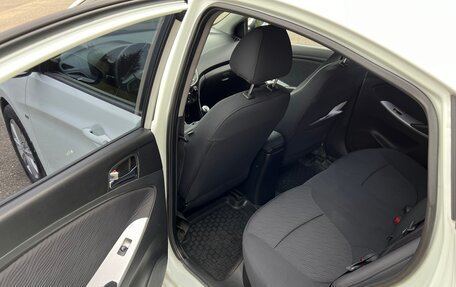 Hyundai Solaris II рестайлинг, 2011 год, 595 000 рублей, 4 фотография