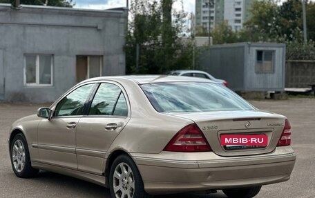 Mercedes-Benz C-Класс, 2004 год, 449 000 рублей, 3 фотография