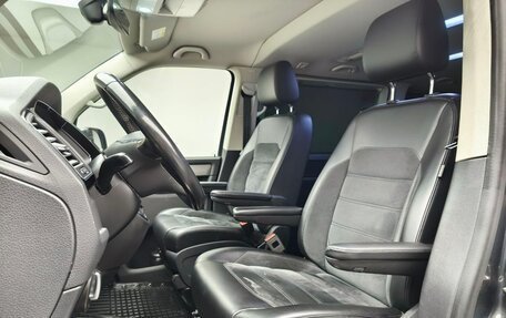 Volkswagen Multivan T6 рестайлинг, 2018 год, 4 390 000 рублей, 8 фотография