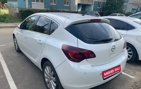 Opel Astra J, 2011 год, 650 000 рублей, 1 фотография