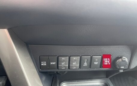 Toyota RAV4, 2019 год, 2 750 000 рублей, 9 фотография