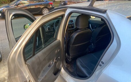 Renault Logan II, 2015 год, 650 000 рублей, 15 фотография