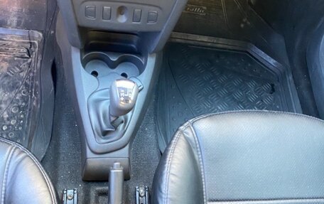 Renault Logan II, 2015 год, 650 000 рублей, 24 фотография