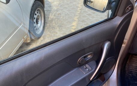 Renault Logan II, 2015 год, 650 000 рублей, 17 фотография