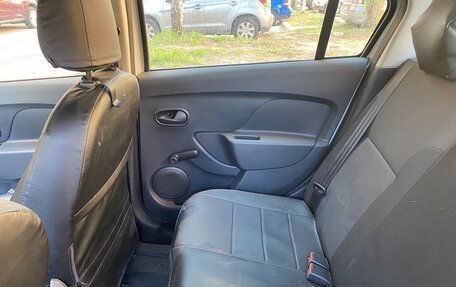 Renault Logan II, 2015 год, 650 000 рублей, 19 фотография