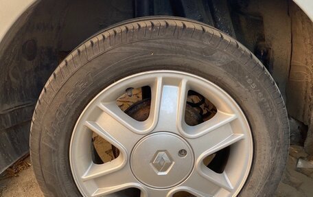 Renault Logan II, 2015 год, 650 000 рублей, 32 фотография