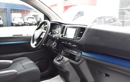 Peugeot Traveller I, 2017 год, 2 600 000 рублей, 20 фотография