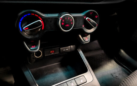 KIA Rio IV, 2021 год, 985 000 рублей, 25 фотография