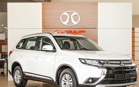 Mitsubishi Outlander III рестайлинг 3, 2018 год, 1 595 000 рублей, 3 фотография