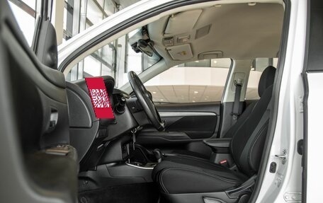 Mitsubishi Outlander III рестайлинг 3, 2018 год, 1 595 000 рублей, 7 фотография