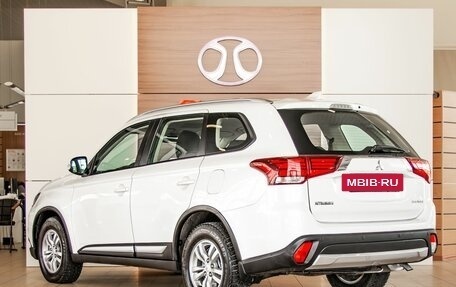 Mitsubishi Outlander III рестайлинг 3, 2018 год, 1 595 000 рублей, 4 фотография