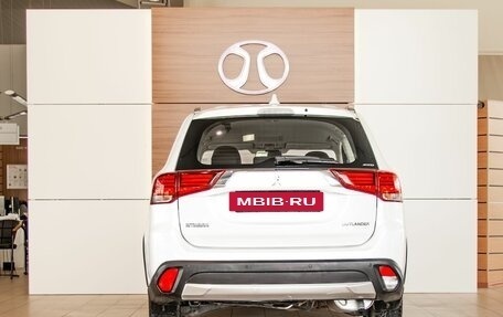 Mitsubishi Outlander III рестайлинг 3, 2018 год, 1 595 000 рублей, 5 фотография