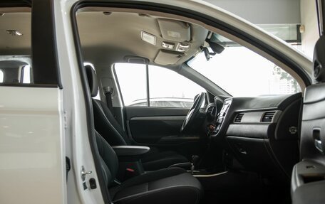 Mitsubishi Outlander III рестайлинг 3, 2018 год, 1 595 000 рублей, 18 фотография