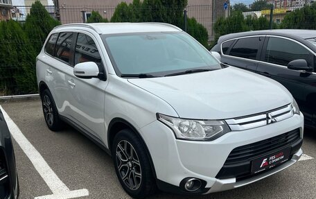 Mitsubishi Outlander III рестайлинг 3, 2014 год, 1 479 000 рублей, 5 фотография