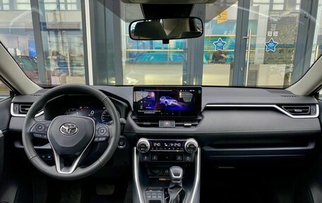 Toyota RAV4, 2025 год, 4 550 000 рублей, 12 фотография