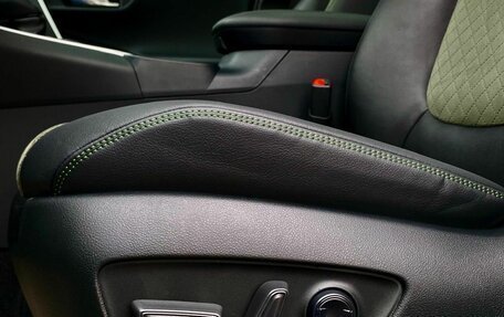 Toyota RAV4, 2025 год, 4 550 000 рублей, 32 фотография