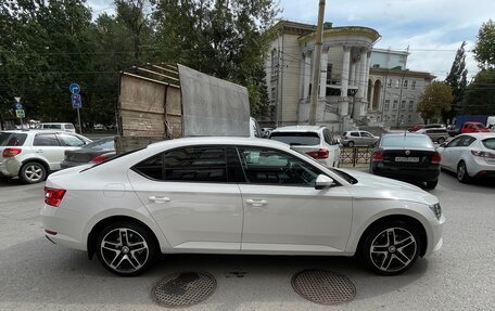 Skoda Superb III рестайлинг, 2017 год, 1 800 000 рублей, 3 фотография