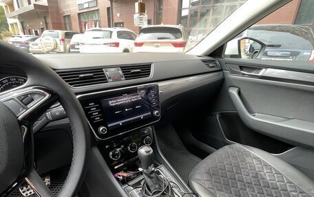 Skoda Superb III рестайлинг, 2017 год, 1 800 000 рублей, 14 фотография