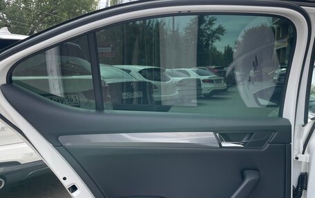 Skoda Superb III рестайлинг, 2017 год, 1 800 000 рублей, 16 фотография