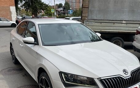Skoda Superb III рестайлинг, 2017 год, 1 800 000 рублей, 2 фотография
