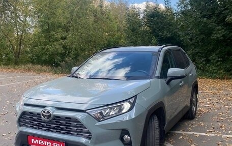 Toyota RAV4, 2019 год, 2 430 000 рублей, 1 фотография