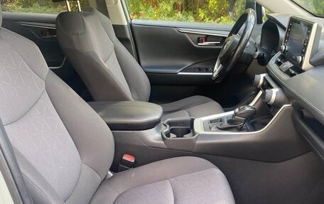 Toyota RAV4, 2019 год, 2 430 000 рублей, 5 фотография