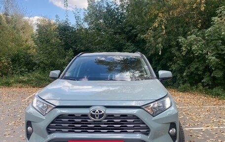 Toyota RAV4, 2019 год, 2 430 000 рублей, 2 фотография